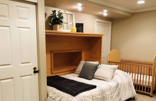 Hendersonville House | Beautiful guest suite on 20 acre working farm and special event venue