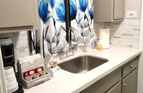 Bluff Heights Apartment | Beautiful Guesthouse, Sleeps 4 - Kitchen, Private Laundry, AC, Parking, 65' TV, Close to Stores, Restaurants & Beach
