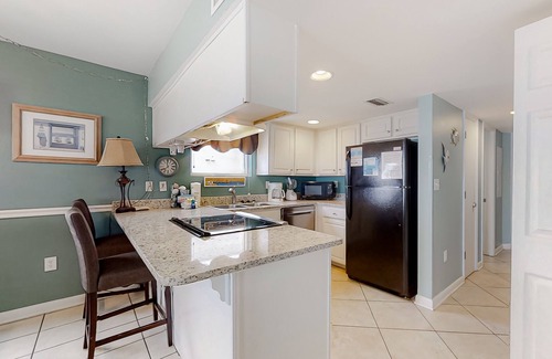 Gulf Shores Condo | Beautiful Gulf shores vacation suite with pool & central AC