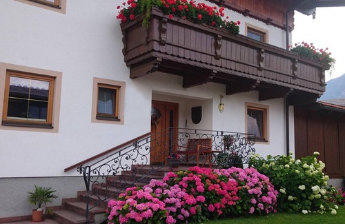 Strass im Zillertal Apartment | Beautiful holiday home on a farm
