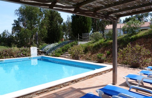 Santiago do Cacem House | Beautiful. house located on a hill