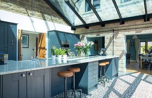Carsington House | Beautiful Hall in Stunning Countryside for Group Getaways with Hot Tub
