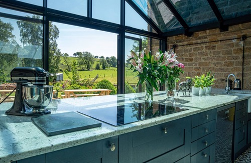 Carsington House | Beautiful Hall in Stunning Countryside for Group Getaways with Hot Tub