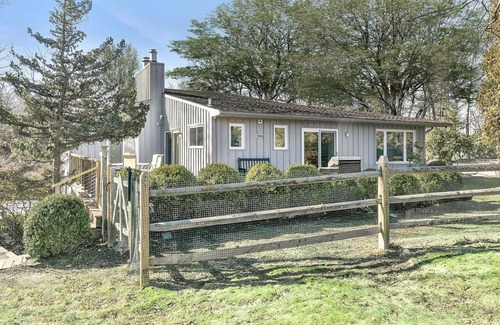 Noyack House | Beautiful Hampton Retreat- Sag Harbor Tennis and Pool on 2 private acres