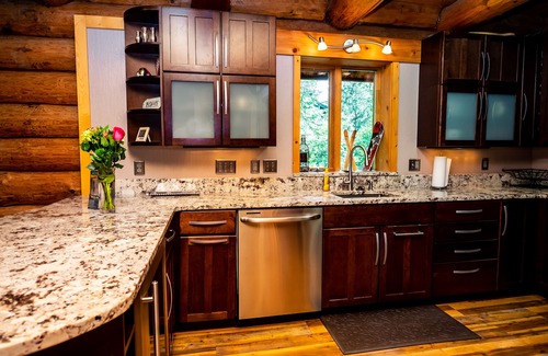 Alyeska Ski Chalet | Beautiful Hand-Crafted Log Chalet - Great Views