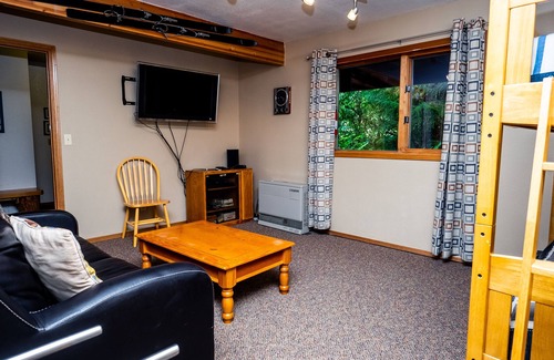 Alyeska Ski Chalet | Beautiful Hand-Crafted Log Chalet - Great Views
