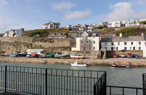Portreath House | BEAUTIFUL HARBOURSIDE COTTAGE, 2 MIN WALK TO BEACH, Check out reduced 2025 rates
