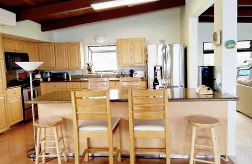 Waialae Iki Ridge House | Beautiful Hawaii!nPanoramic Ocean View, a Private Pool!