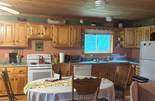 Lincolnville Cottage | Beautiful Heated Cottage by Pitcher Pond 3 gorgeous acres - Sleeps 4