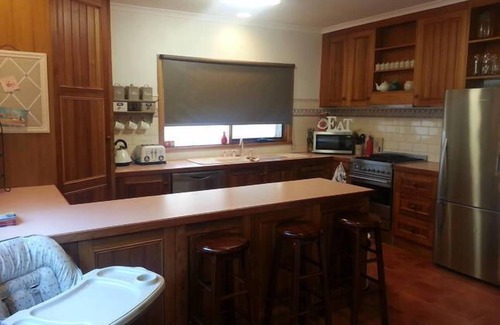 Horsham House | Beautiful Heritage Home, Short Stroll to the town centre.