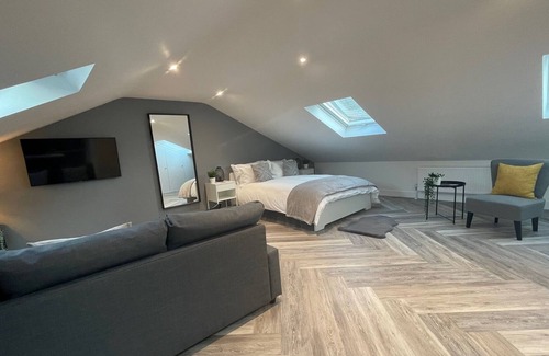 Combs Apartment | Beautiful Hidden High Peak Studio