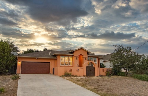 Dripping Springs House | Beautiful Hill Country retreat in Dripping Springs