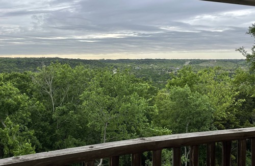 Rio Vista House | Beautiful hillside view close to the Brazos River