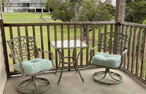 Rio Vista House | Beautiful hillside view close to the Brazos River