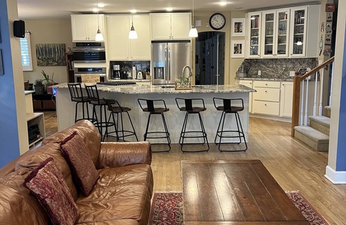 Hale House | Beautiful Hilltop Home! Conveniently located near Cherry Creek. Family Friendly!