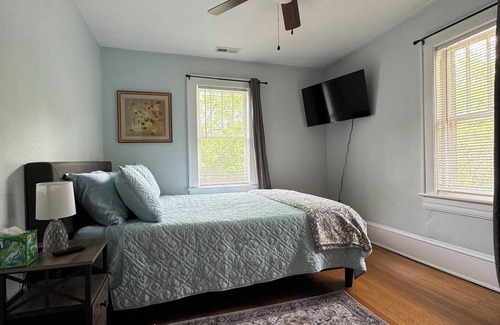 Roanoke House | Beautiful Historic 5-Bedroom Home!