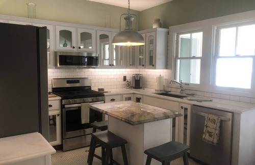 Davenport House | Beautiful historic Carriage House in exclusive McClellan Heights