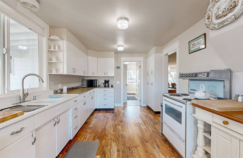 Mosier House | Beautiful historic family home on a Cherry Orchard, with patio, grill, and WiFi