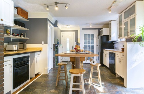 Sundre Resort | Beautiful house by the James River. Near Sundre, North Of Calgary.