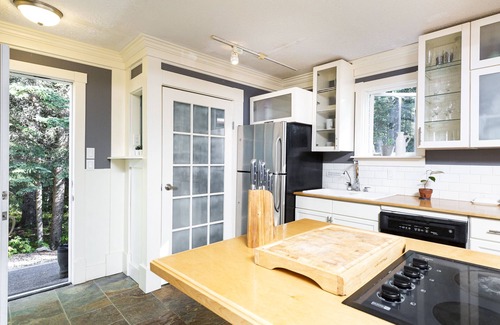 Sundre Resort | Beautiful house by the James River. Near Sundre, North Of Calgary.
