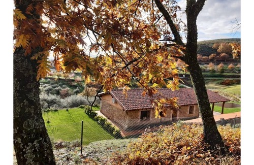Candeleda House | Beautiful house surrounded by meadows and oaks, with private pool and excellent views of the valley