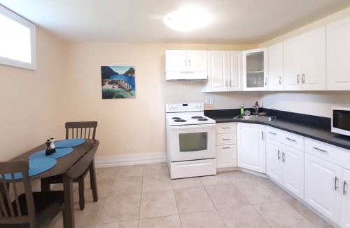 Creston House | Beautiful Hobby Farm, 1 Bedroom, 1 Bathroom.
