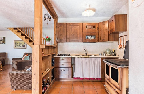 Roncone Ski Chalet | Beautiful Holiday Home “Baita Rustica immersa nel verde” with Mountain View