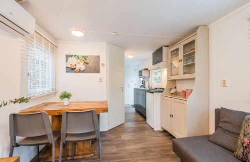 Emst Ski Chalet | Beautiful holiday chalet with a playful garden