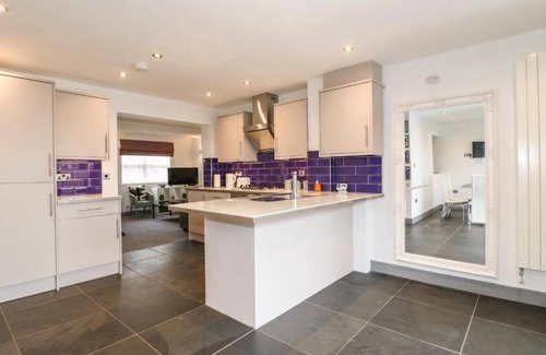West Hallam House | Beautiful Holiday Home Village Sleeps up to 6