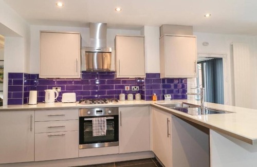 West Hallam House | Beautiful Holiday Home Village Sleeps up to 6