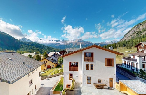 Pontresina Apartment | Beautiful holiday house in a quiet location in sunny Pontresina.