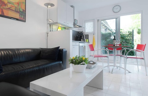 Krabbendam House | Beautiful Holiday Home near Lawn Bowling in Krabbendam