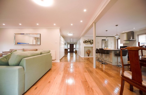 Reading House | Beautiful Holiday Home with Cinema Room & Garden