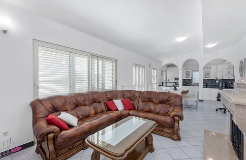 Neoric House | Beautiful holiday home with private sauna