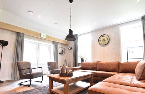 Heino House | Beautiful Holiday Home in Heino with Swimming Pool