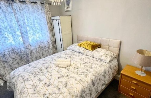 Graig Apartment | Beautiful Holiday Home Near Newport City Centre, Laurel Road - Sleeps up to 8