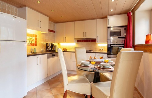 Harre House | Beautiful holiday home with jacuzzi and sauna