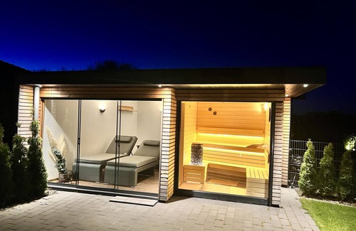 Barssel House | Beautiful holiday home with sauna on Lake Harkebrügger near Oldenburg