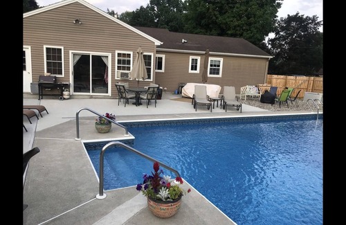 South Glens Falls House | Beautiful home close to Saratoga and Lake George . Ski, tube, hike, bike nearby