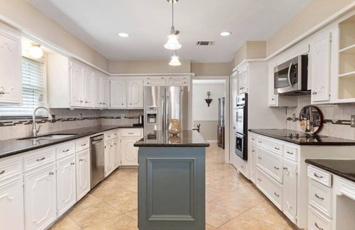 Woodlake - Briar Meadow House | Beautiful home 2 miles from the Galleria