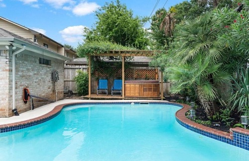 Woodlake - Briar Meadow House | Beautiful home 2 miles from the Galleria