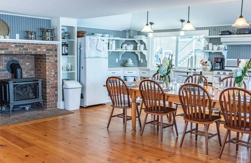 Spofford House | Beautiful Home 30 Feet from the sand at Spofford Lake!