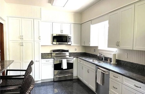 Tuscaloosa House | Beautiful home, 4 minute walk to the Strip and 13 minute walk to the Stadium.