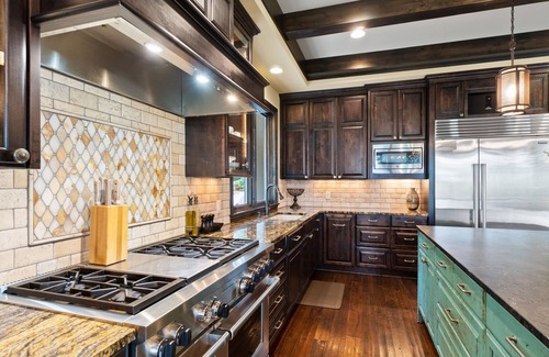 Minnetonka House | Beautiful Home 8 miles from Downtown Minneapolis adjacent to private Golf Course