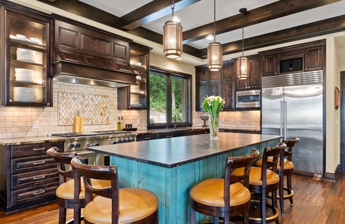 Minnetonka House | Beautiful Home 8 miles from Downtown Minneapolis adjacent to private Golf Course