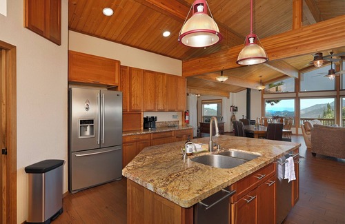 Lakehead House | Beautiful Home Above Lake Shasta