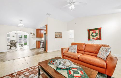 Royal Palm Beach House | Beautiful Home Away From Home
