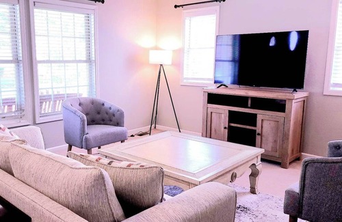 Drayton Plains House | Beautiful Home-Away-From-Home