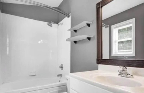 Drayton Plains House | Beautiful Home-Away-From-Home