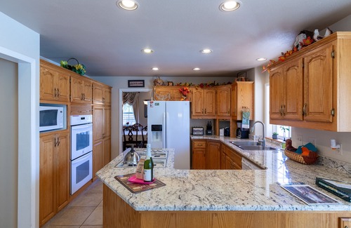Mariposa House | Beautiful Home Away From Home. Private pool & spa. LONG TERM RENTERS WELCOMED